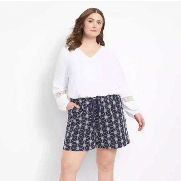 Lane Bryant size 16 embroidered blue & white cotton pull on shorts - Picture 3 of 6